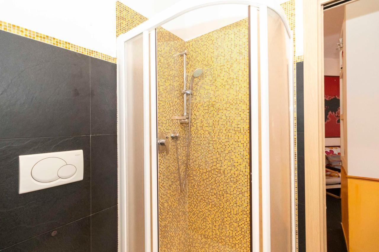 Colourful & Cozy Apartment Cenisia Torino Esterno foto
