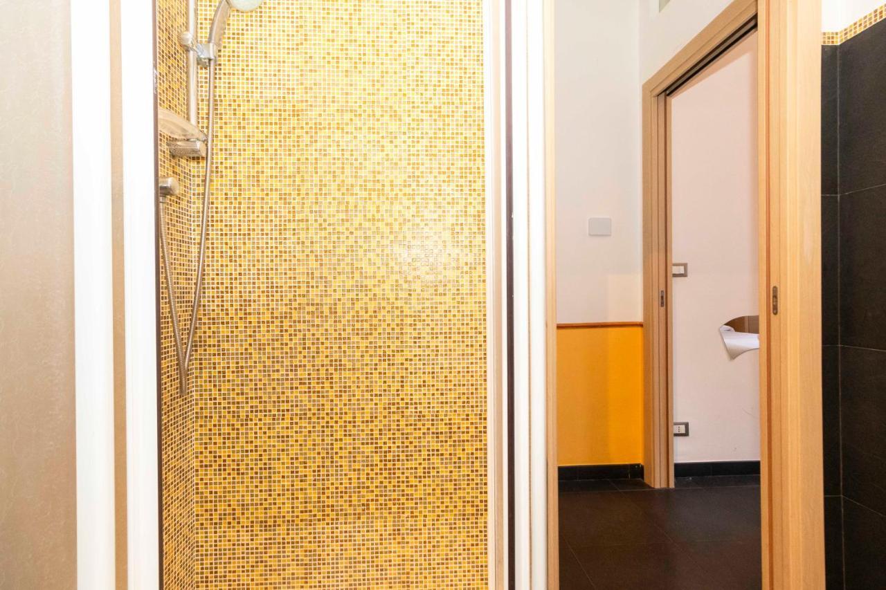 Colourful & Cozy Apartment Cenisia Torino Esterno foto